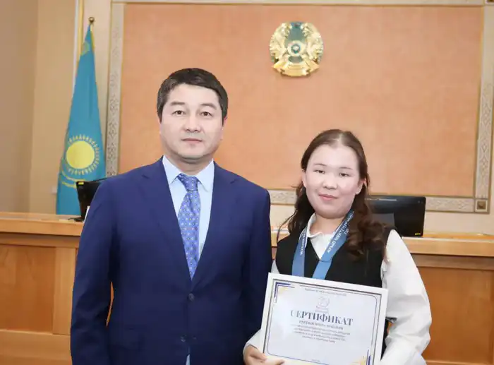 В Мангистау наградили победителей олимпиад среди сельских школ и лучших представителей сферы спорта (7)