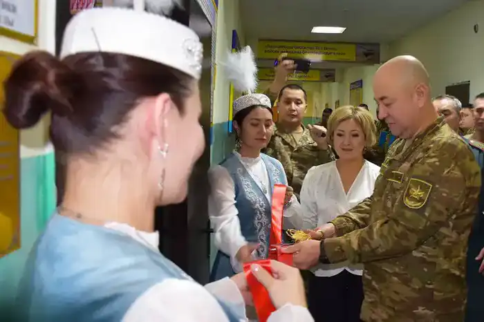 В Военном институте Сухопутных войск открыли учебный класс имени Бауыржана Момышулы (6)