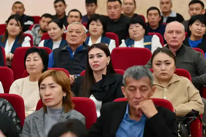 Аким области встретился жителями района Жаңасемей (4)