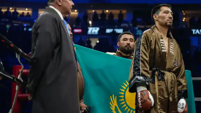 Жанибек Алимханулы призывает казахстанских фанатов поддержать его перед боем за три титула Павлодаре