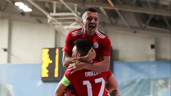 Алматинский 'Кайрат' усиливает состав новым вратарем перед решающими матчами Лиги чемпионов, подчеркивая важность командной сплоченности и стремление к победе в спорте. Павлодаре