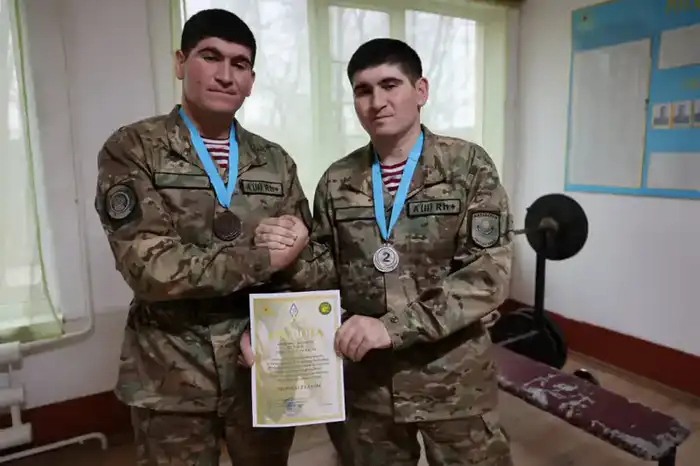 Близнецы в строю: братья по крови и военному долгу в Национальной гвардии Тараза Павлодаре