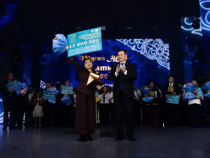 В ВКО прошёл итоговый гала-концерт творческих коллективов городов и районов региона (5)