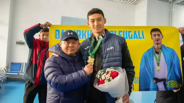 Восточноказахстанцы встретили победителя чемпионата мира в аэропорту (4)