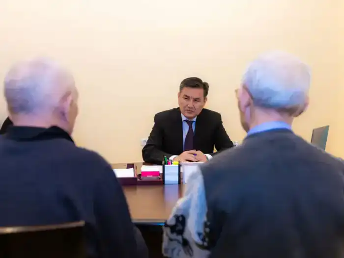 Аким ВКО провел приём граждан по личным вопросам (4)