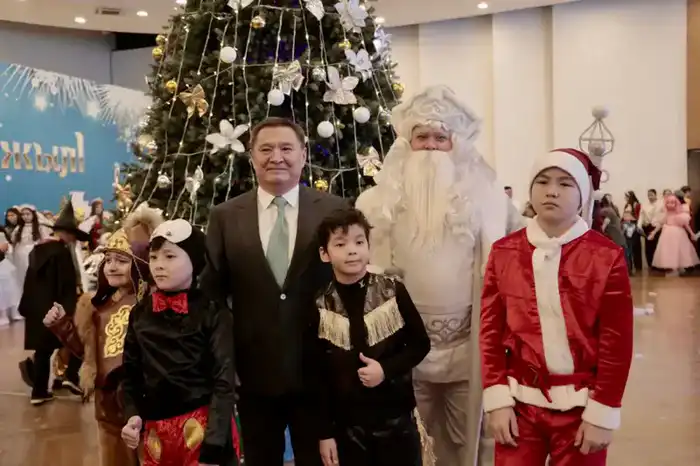 Юных акмолинцев поздравили на президентской ёлке (2)