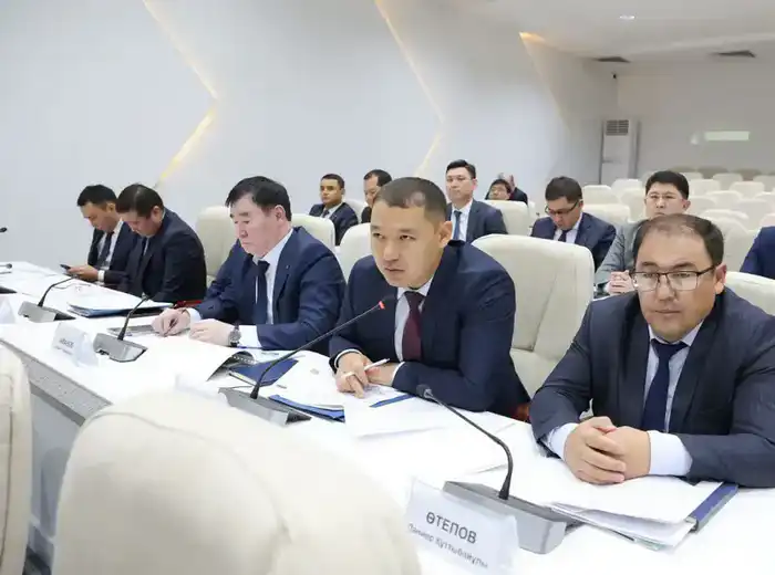 Ербол Карашукеев принял участие в расширенном заседании депутатской фракции партии «AMANAT» (3)