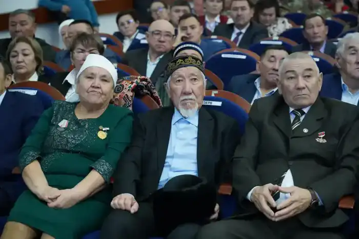 Аким Акмолинской области Марат Ахметжанов провел встречу с жителями Коргалжынского района (9)