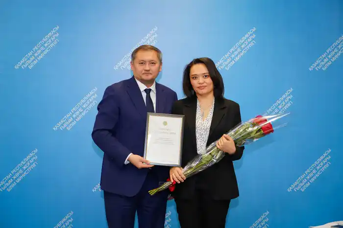 ИСПОЛНЕНИЕ ПОРУЧЕНИЯ ПРЕЗИДЕНТА: В АСТАНЕ МОЛОДЫМ УЧЕНЫМ ВРУЧИЛИ СЕРТИФИКАТЫ НА КВАРТИРЫ (3)