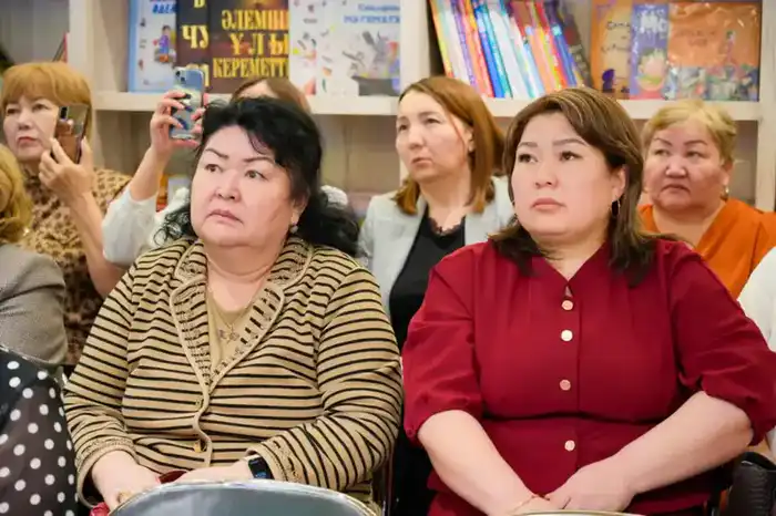 В Астане школам и библиотекам вручили цифровые учебные станции, работающие без интернета (3)