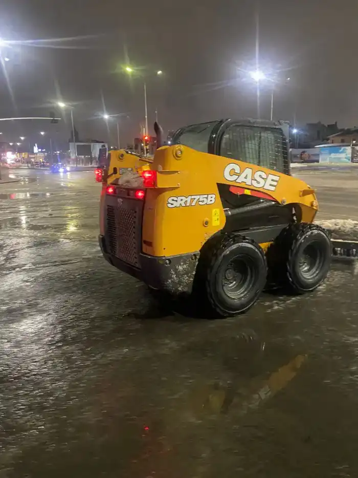 В работе по уборке улиц Астаны задействовано более 1,4 тысячи единиц коммунальной техники (5)