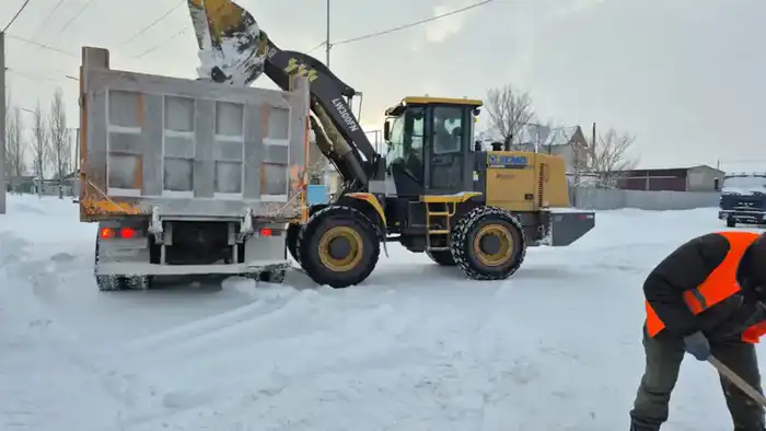 Астана активно очищает улицы от снега: более трех тысяч рабочих на снегоуборке Павлодаре
