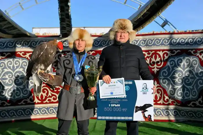 Турнир по охоте с беркутами в Жидебае: успех столичных кусбеги подчеркивает развитие традиционного спорта в Казахстане Павлодаре