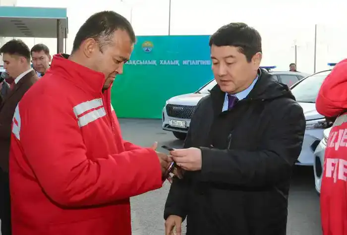 В Мангистауской области медицинским учреждениям передали новые санитарные автомобили (7)