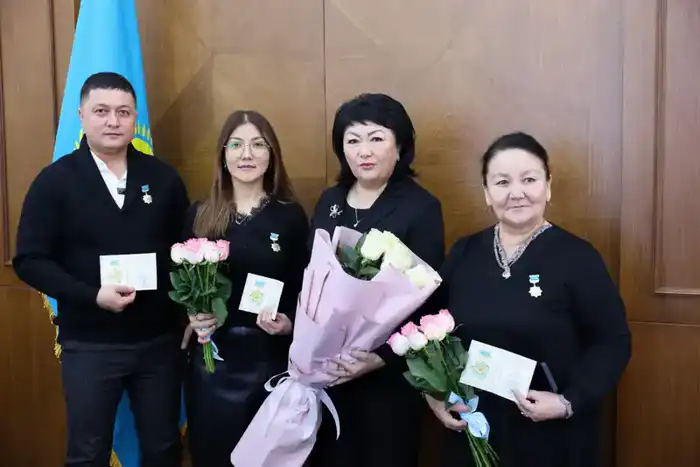 ЛУЧШИЕ РАБОТНИКИ СФЕРЫ ЗДРАВООХРАНЕНИЯ БЫЛИ НАГРАЖДЕНЫ (2)