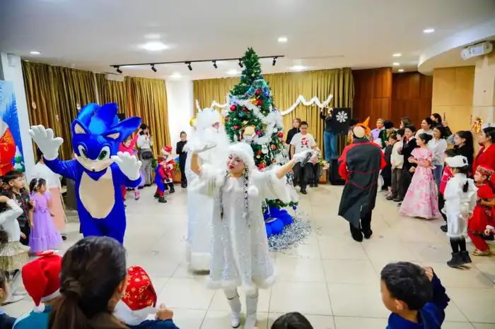 Свет надежды: новогодняя елка для особенных детей в столичном Доме дружбы Павлодаре