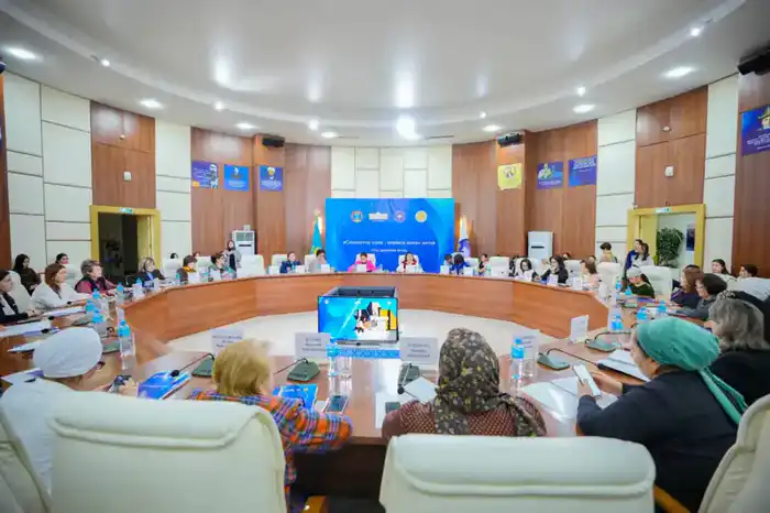 Вопросы укрепления семейных ценностей и роли женщин в развитии общества обсудили в Астане (8)