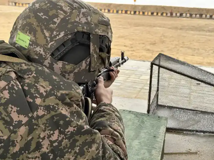 Матросы Военно-морских сил впервые выполнили стрельбы из автомата АК-74 Павлодаре