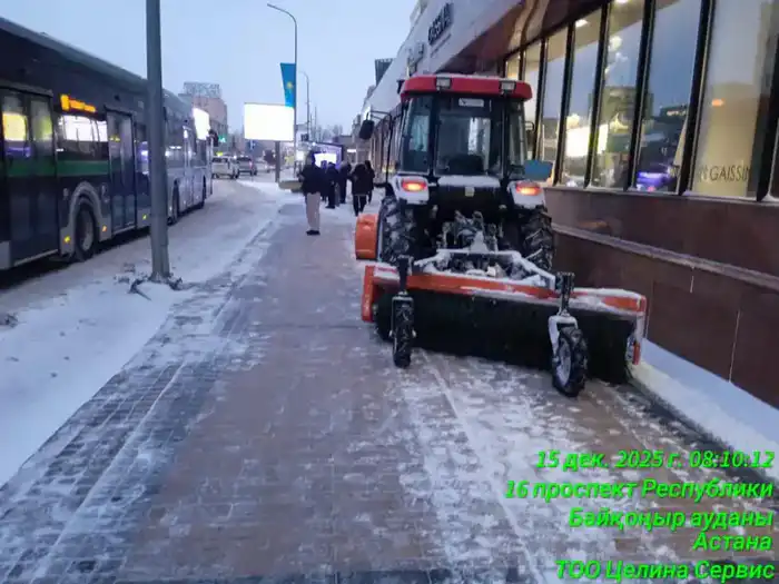 Более 3 000 дорожных рабочих и около 1 500 единиц спецтехники задействованы в снегоуборочных работах в Астане (6)