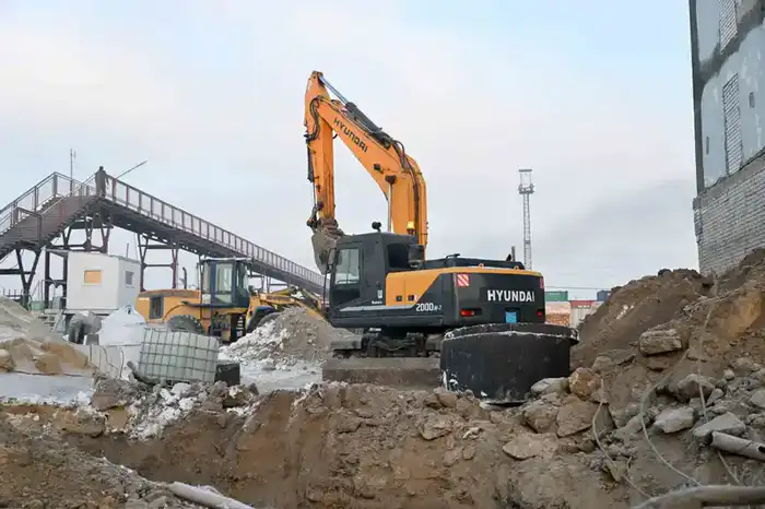 Здание железнодорожного вокзала в Семее модернизируется (7)