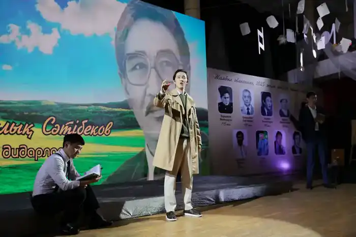 Награды победителям конкурса в Әулиета Павлодаре