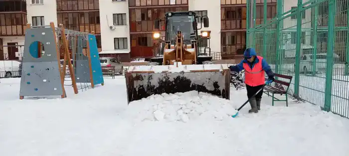 Более 3 000 дорожных рабочих задействованы в снегоуборочных работах в Астане (3)