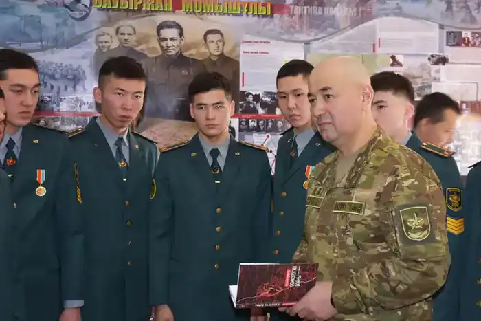 В Военном институте Сухопутных войск открыли учебный класс имени Бауыржана Момышулы Павлодаре