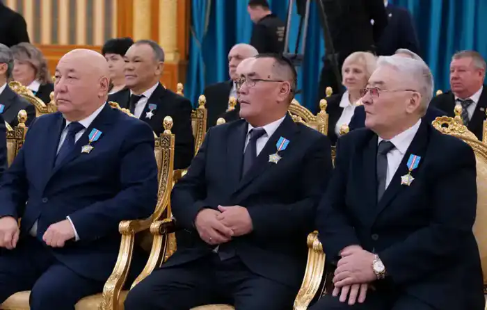 Инженеры-энергетики из Мангистау получили государственные награды от Президента (3)