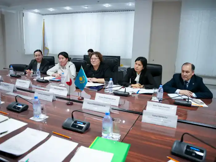 Состоялась встреча Директора Департамента международного права Айши Айткалиевой с Директором отдела международных отношений Министерства юстиции Японии Такехико Кавабучи (3)