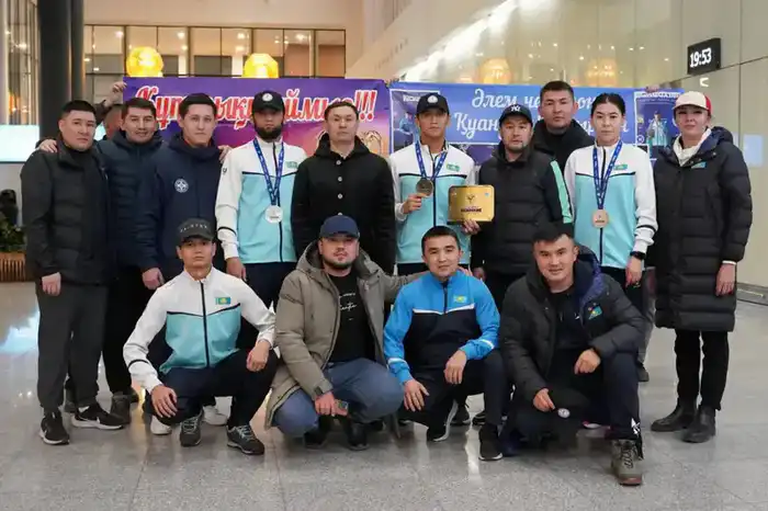 Казахстанские кикбоксеры вернулись в страну с чемпионата мира (2)
