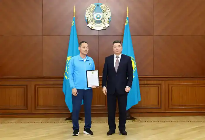 От имени Президента Олжас Бектенов вручил государственные награды призерам и тренерам XXV Летних Сурдлимпийских игр (8)