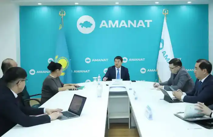 Нурдаулет Килыбай провёл общественный приём на площадке партии (2)