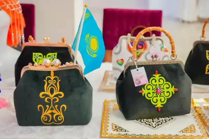 «Национальный код - наследие для поколений»: в Астане прошел этнофорум с участием почитателей казахского ремесла (2)