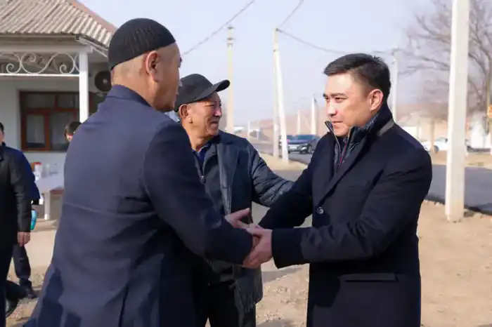 В Шымкенте в жилом массиве "Айкөл" открыли кран с чистой водой для 38 домов! Павлодаре