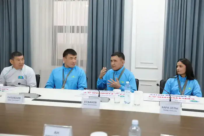 Erbol Karashukeev Awards Certificates for Apartments to Medalists of the XXV Summer Deaflympics in Tokyo Павлодаре