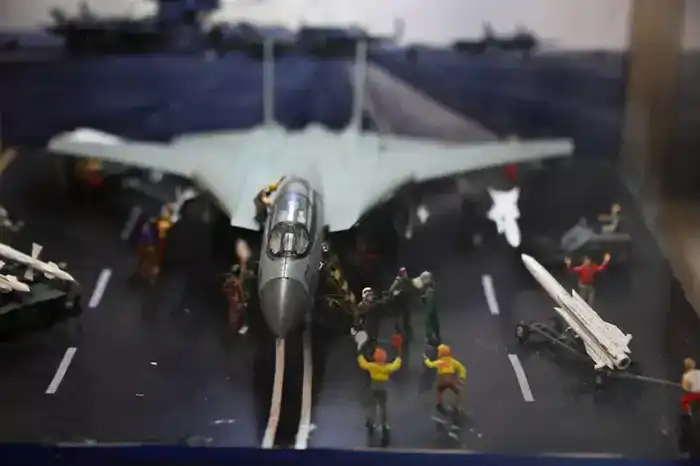 Студенты колледжей знакомятся с историческими диорамами в Карагандинском музее Павлодаре