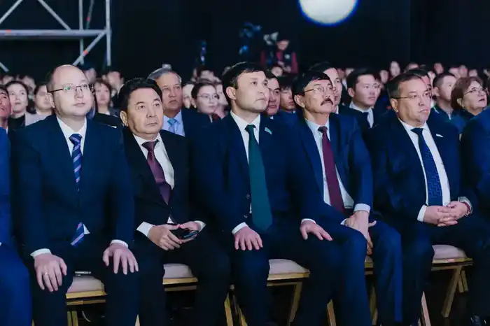 В Атырау подвели итоги Года рабочих профессий (2)