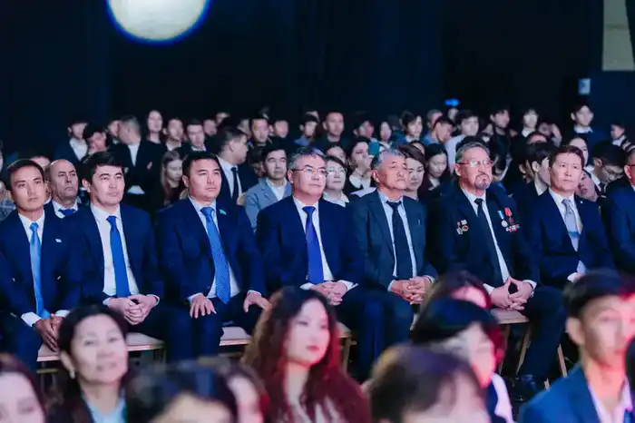 Итоги Года рабочих профессий в Атырау награждение специалистов и студентов Павлодаре