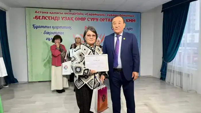 «Серебряный волонтер»: в Астане наградили лучших волонтеров и отметили их заслуги (2)