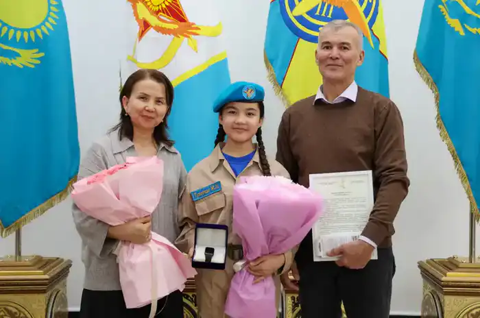 Министр обороны поздравил финалистку конкурса «Голос. Дети» Жасмину Тузелову (5)