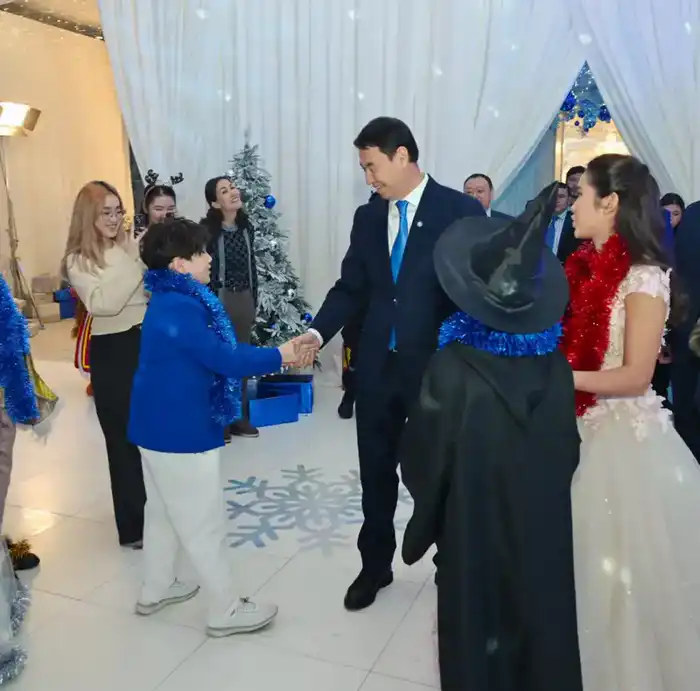 Президентская новогодняя ёлка в Алматы: внимание к детям из неблагополучных семей Павлодаре