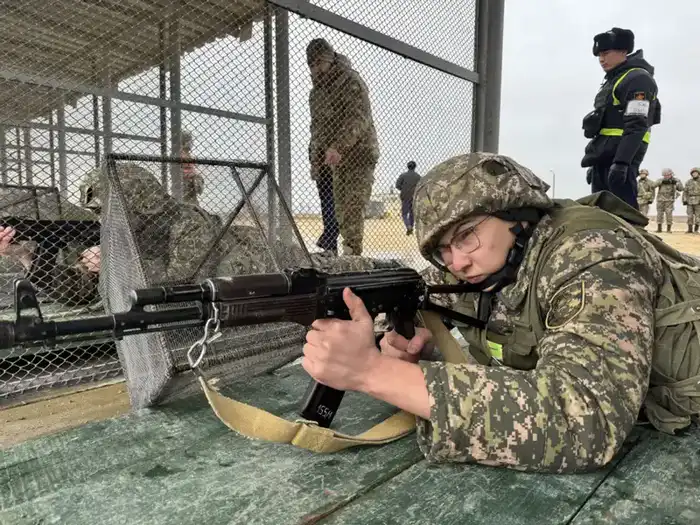 Матросы Военно-морских сил впервые выполнили стрельбы из автомата АК-74 (4)