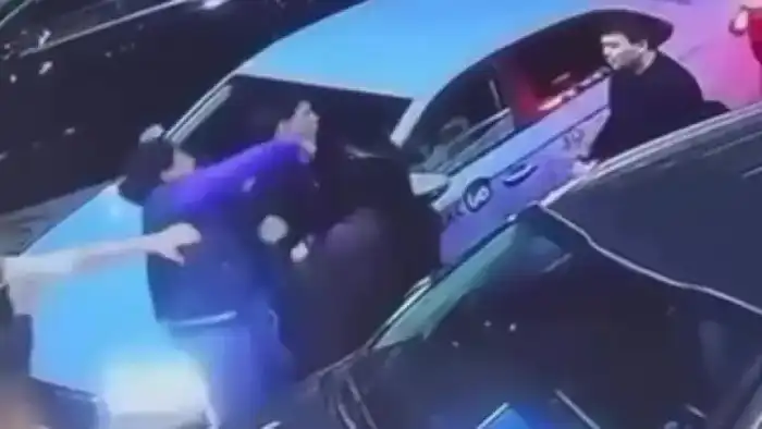 Чиновник на выход: драка подменила имидж в Туркестане Павлодаре