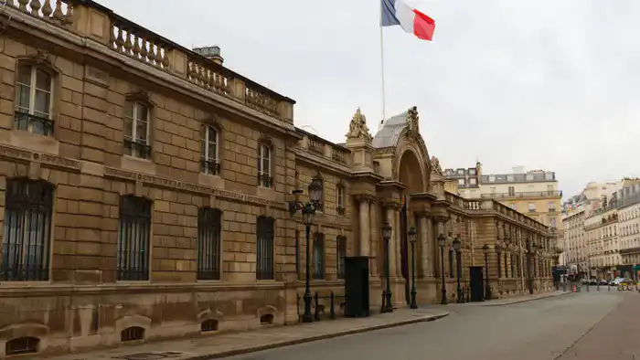 Из Елисейского дворца украдены предметы национального достояния: арестован серебряный камердинер Павлодаре