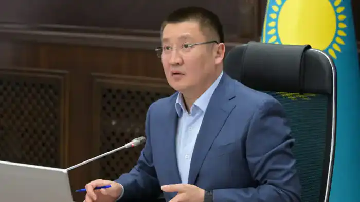 Аким Павлодарской области сохраняет активность в Threads, несмотря на критику, подчеркивая важность открытого диалога с населением Павлодаре