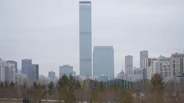 Аким Астаны Женис Касымбек сообщил, что аномально тёплая погода зимой позволяет городу экономить значительные средства, достигая от 50 до 100 миллионов тенге в день благодаря отсутствию снега. Павлодаре