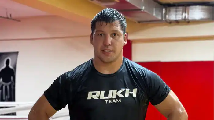 Казахстанский боец UFC Дияр Нургожай вернется в октагон на турнире UFC 326 после успешного выступления в претендентской серии Даны Уайта, где он завоевал контракт. Павлодаре