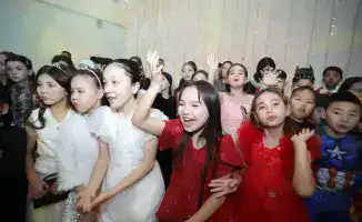 В Актау прошла новогодняя ёлка для детей от имени Президента Казахстана