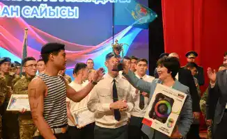 Военные продемонстрировали юмор и творчество на конкурсе Жайдарман в Актау