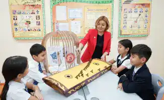 В Астане учитель математики внедрил национальные музыкальные инструменты в уроки, сочетая математику с искусством